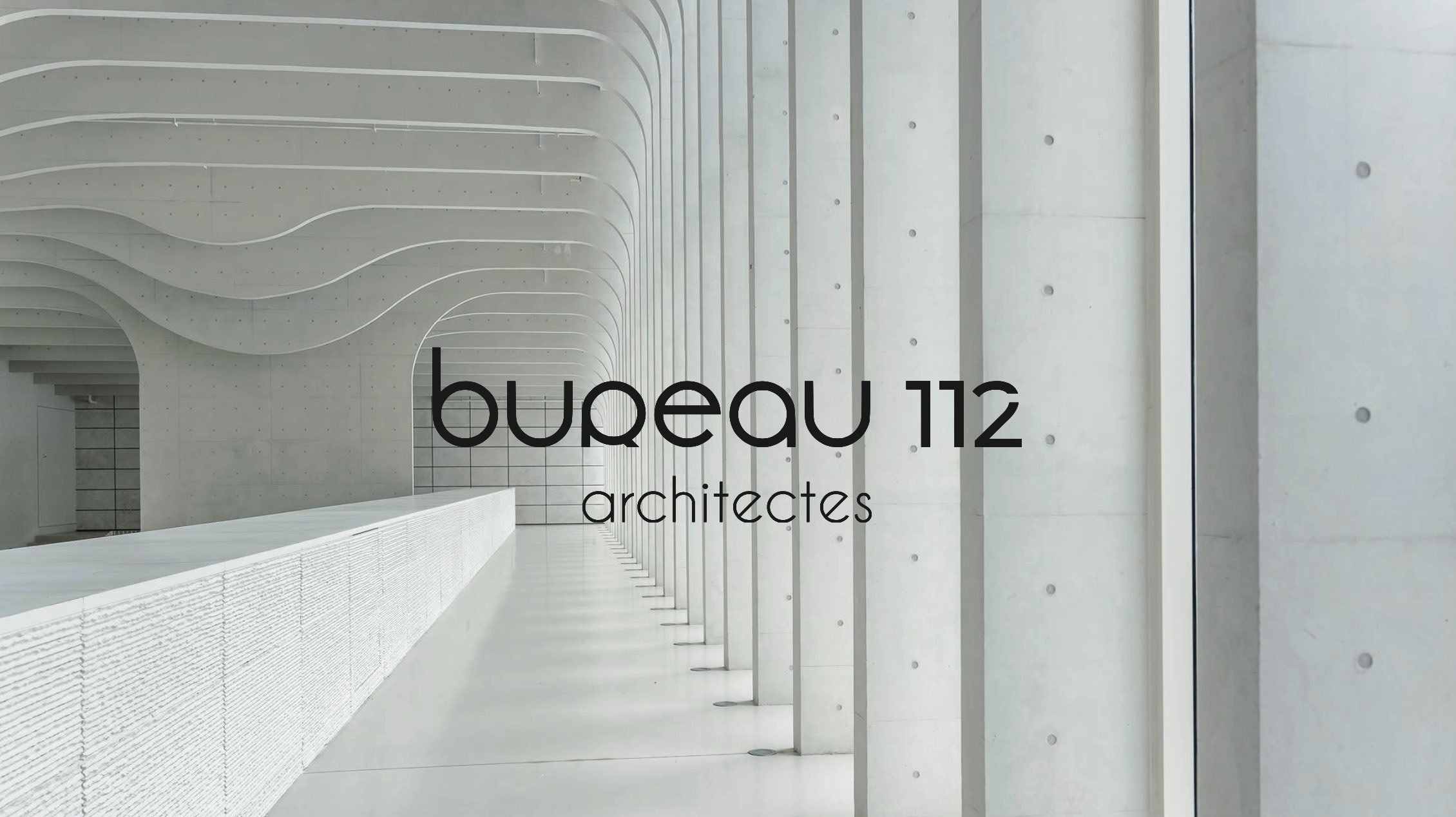 bureau 112